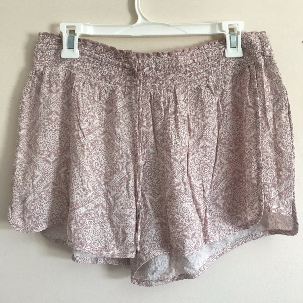 AE XL Light Pink Patterned Flowy Shorts